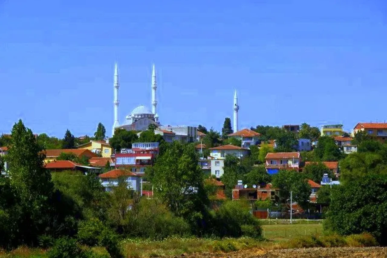 Yenikaraağaç Muhtarı'ndan Başkan Karabatı'ya tepki: "Köylünün yüzüne nasıl bakacak!"