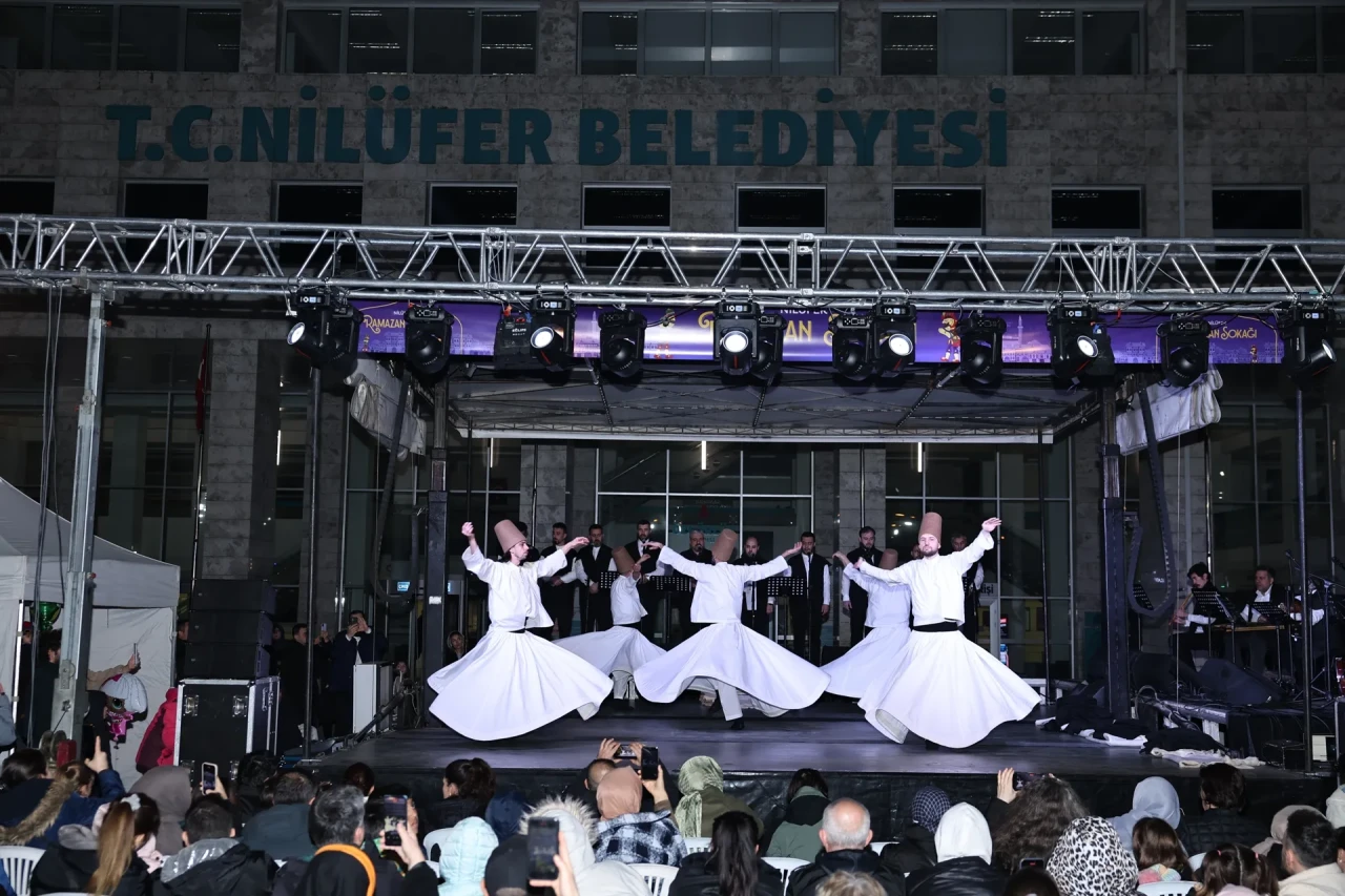 Nilüfer Ramazan Sokağı iftar sonrasını renklendiriyor