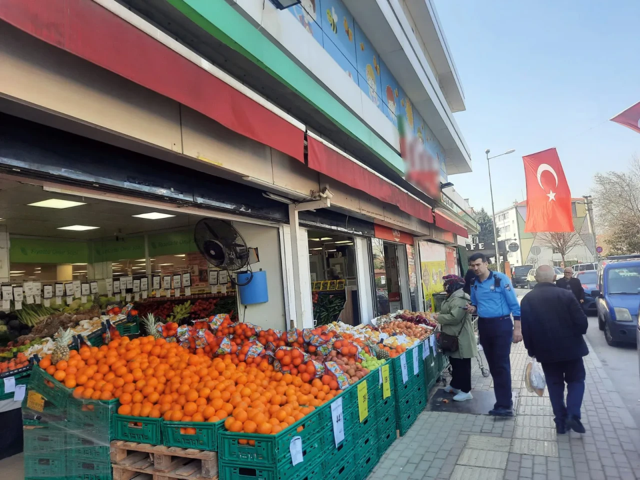 Osmangazi'de kaldırım işgaline zabıta operasyonu