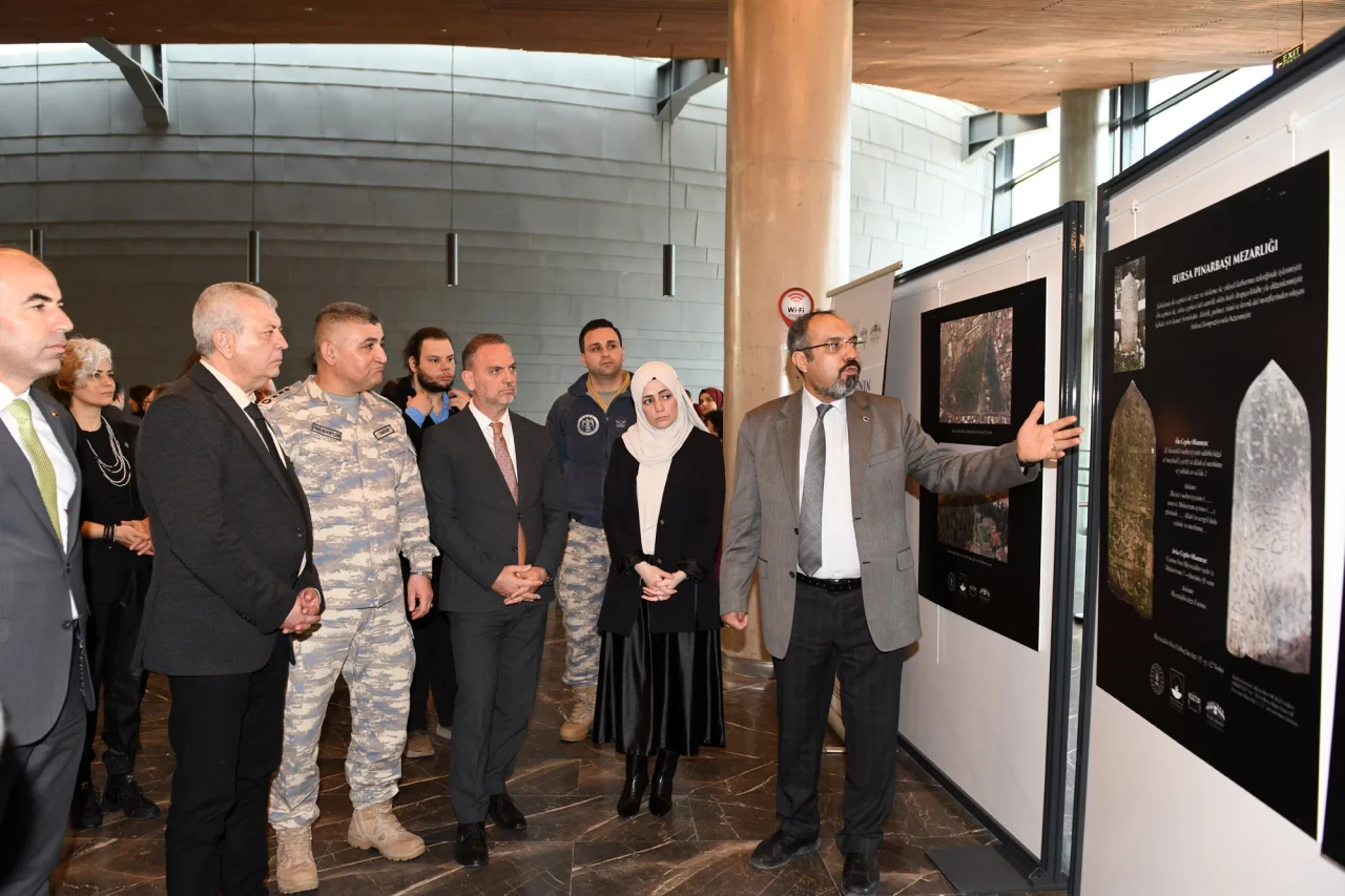 Mezar taşları tarihe ışık tutuyor