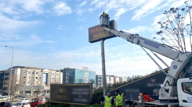 Bursa'da ana arterlerde  tabela temizliği