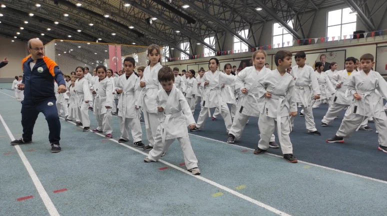 Osmangazi’deÜ karate eğitim semineri